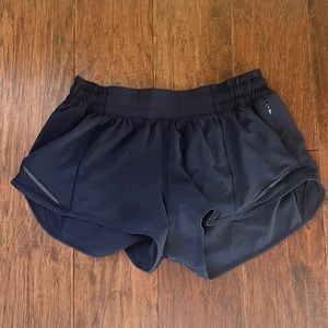 Lululemon Hot High-Rise Lined Short 2.5"